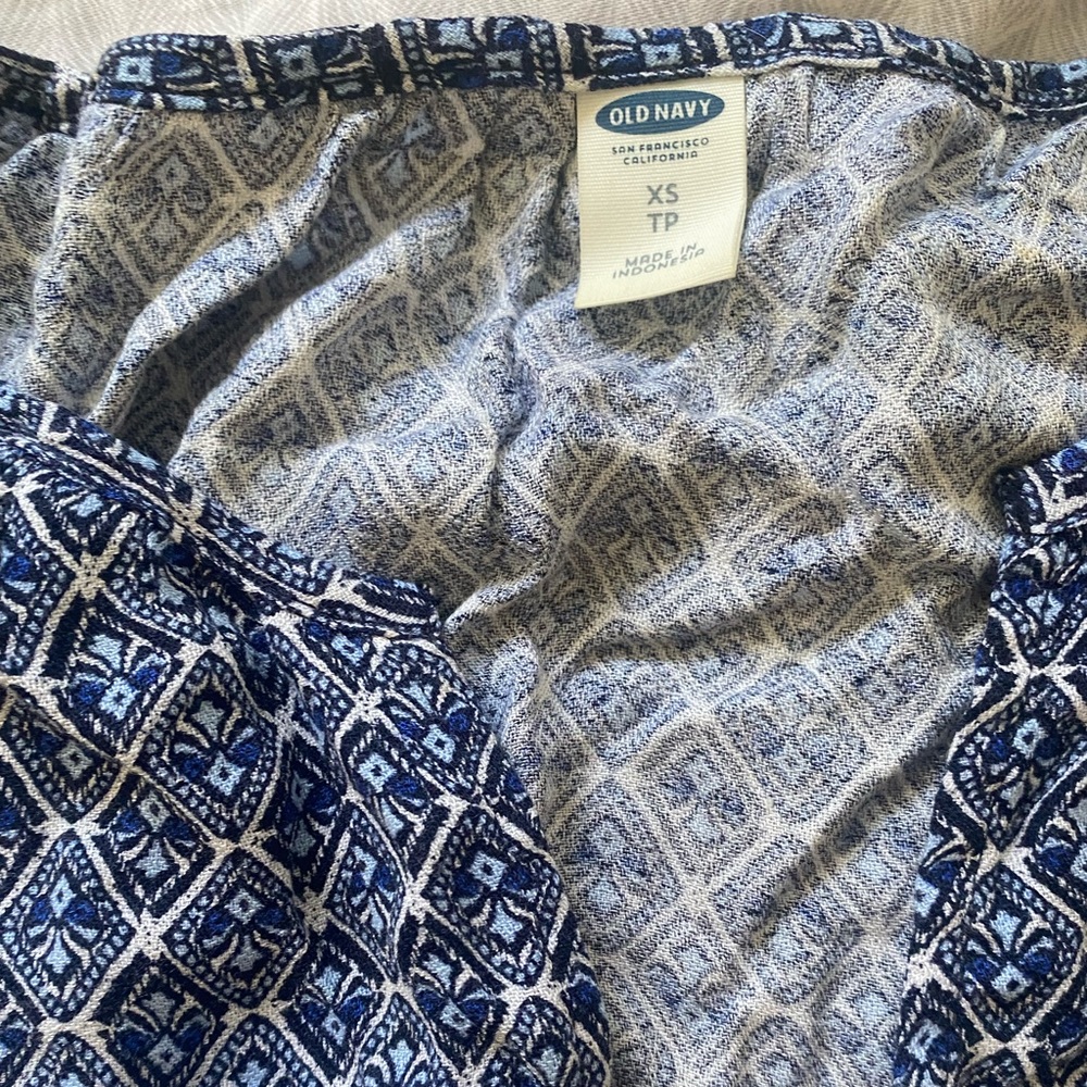 Patterned Top - Picture 3 of 3